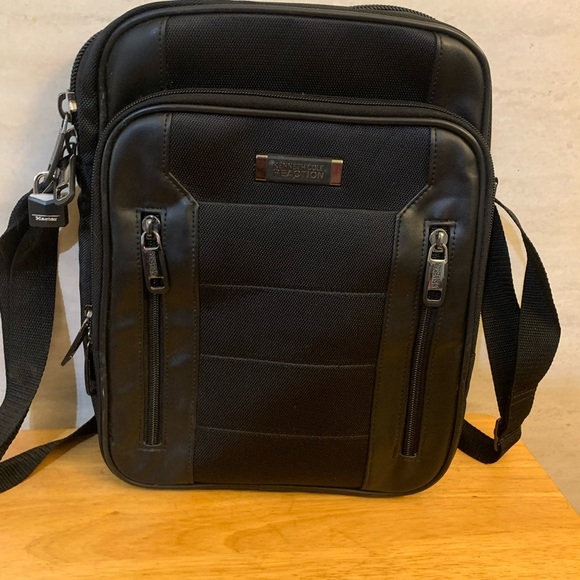Kenneth Cole Reaction Crossbody Case - Picture 2 of 15